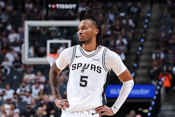 卡斯尔本赛季能否进入防阵，11月比赛的印象分尤为重要。从上赛季开始我就非常看好