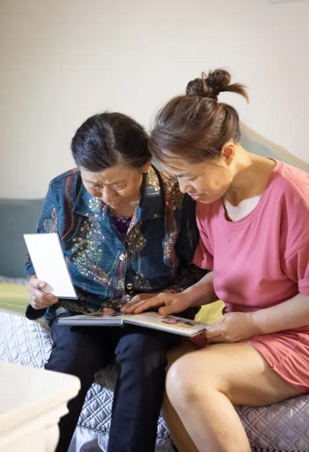 婆媳关系不和，真就是一个巴掌拍不响。很多小两口离婚，婆媳矛盾都是重要导火索。