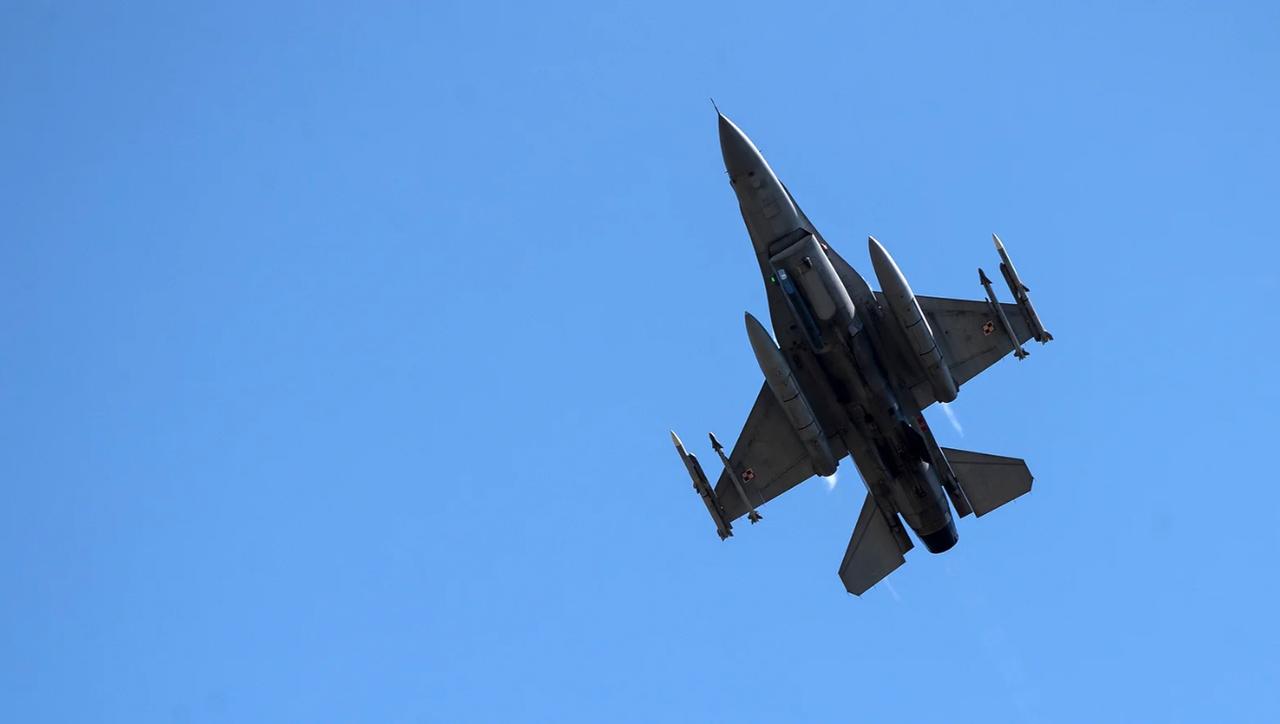 美国新版乌克兰和平计划中删除了在波兰部署战斗机的条款 波兰国防部副部长帕维