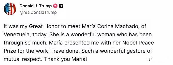 这三者很有意思：一个媚着送出去了一个笑着接受了一个尴尬地说不允许转让一