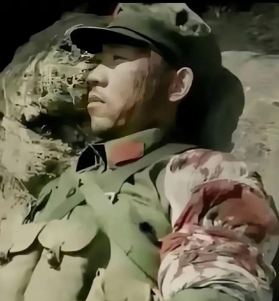 蒋金柱的照片在1979年拍的，那时候他是1军1师的士兵。那场仗打得很惨，他在收复