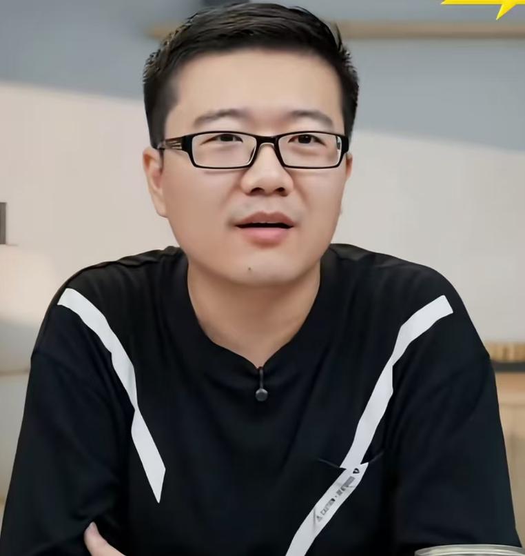 笑死我了！莱维说：名古屋亚运会，孙颖莎、王曼昱等主力住集装箱？不！那是其他运动