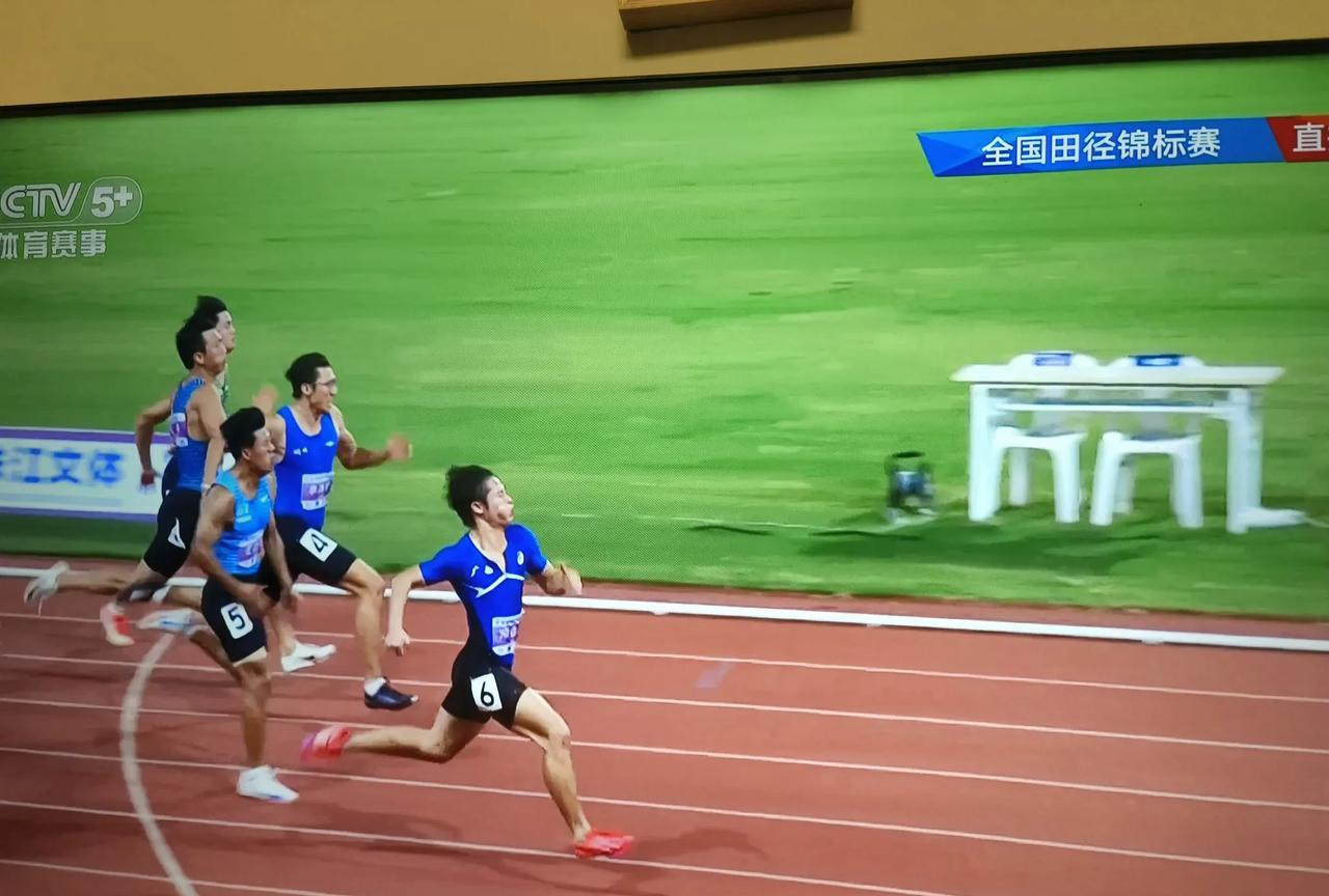 邓信锐已经预定了下一个百米破百的席位，成为中国男子百米短跑第三人！起跑就领先，