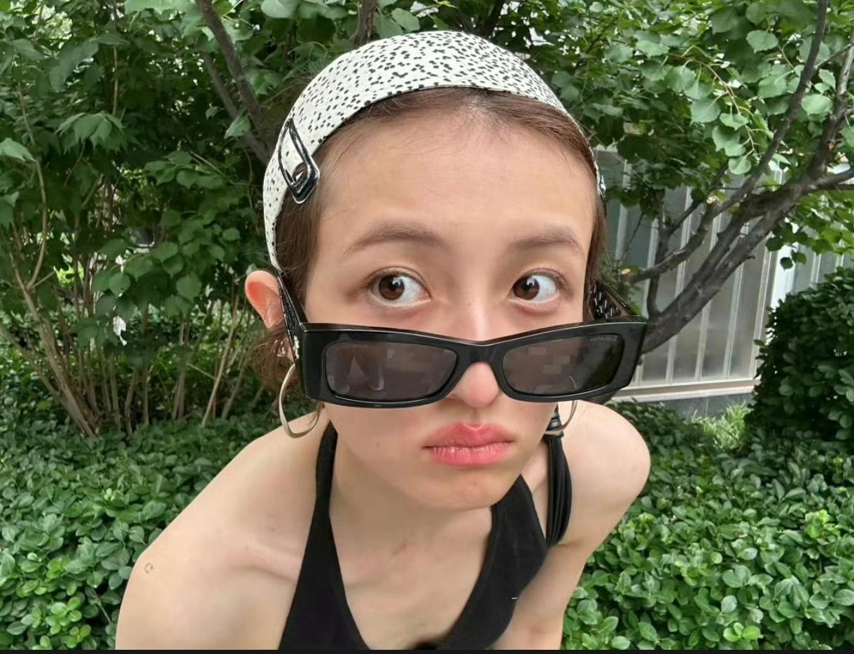 老天啊，这是张子枫，妹妹为什么要把自己瘦成排骨精？
