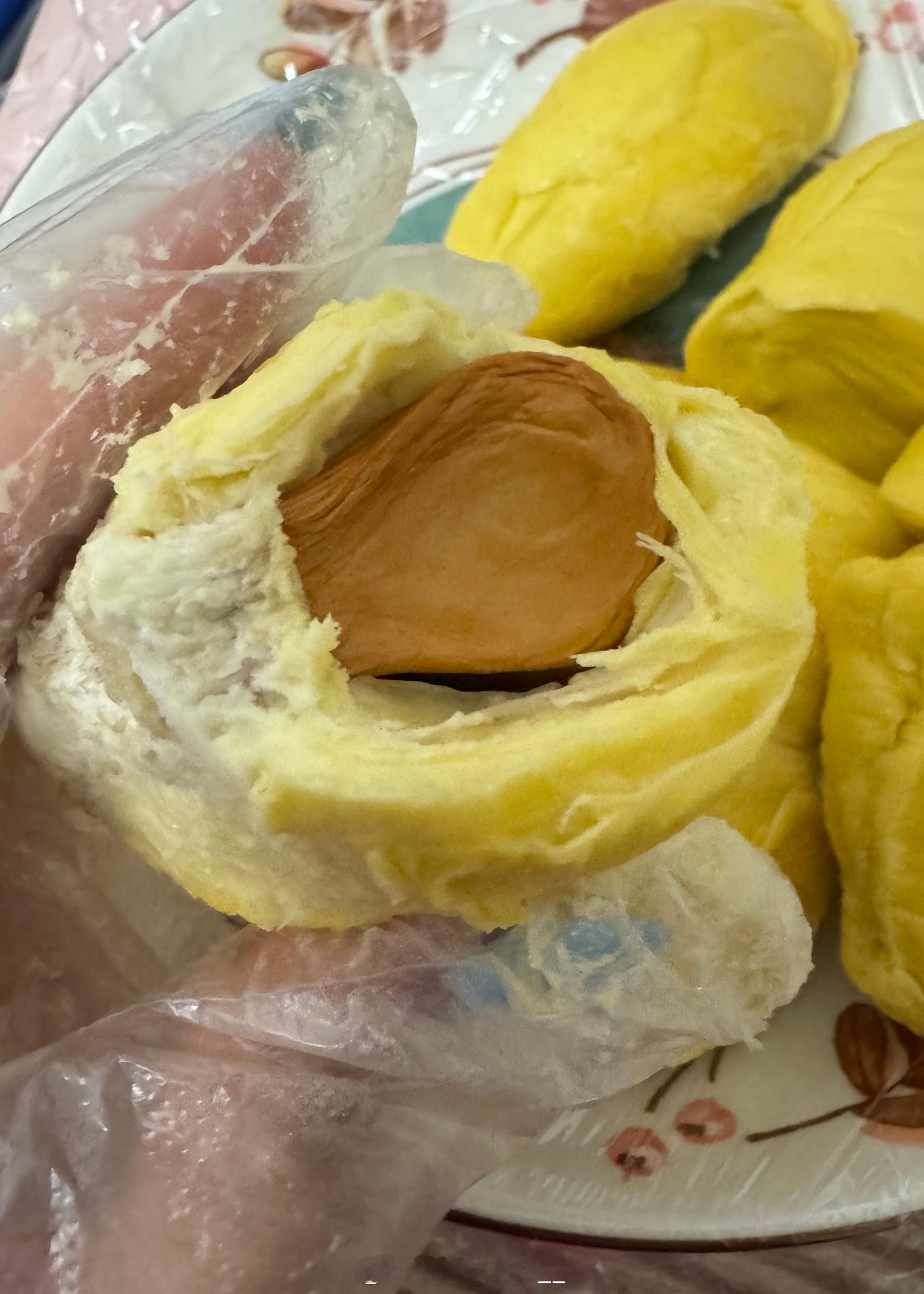 昨天又吃了一个猫山王，现在看到榴莲就想吐