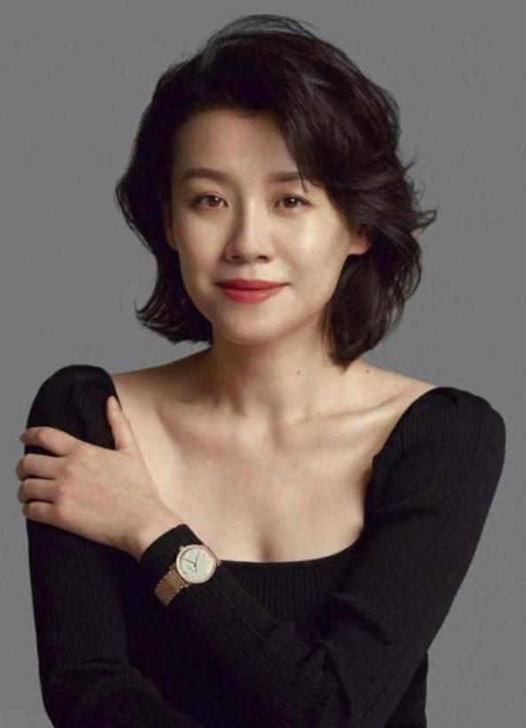 2000年，26岁的刘琳和43岁的导演张黎同居后，刘琳说：“我想嫁给你，永远陪在