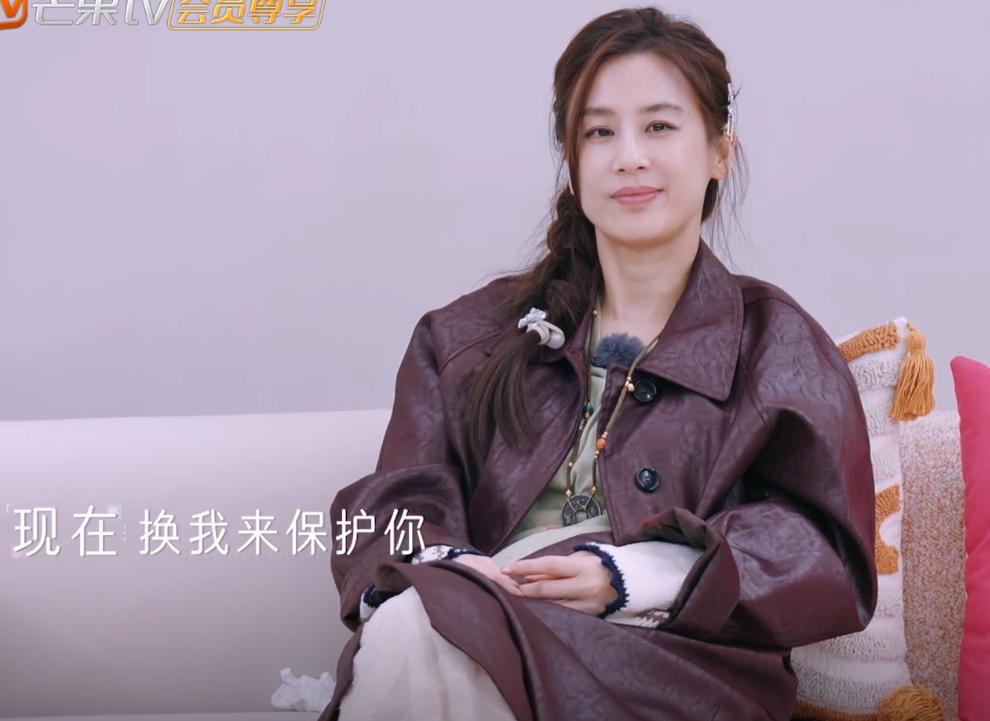 黄圣依妈妈表态：二婚女婿，必须符合2个要求，第一个就是必须要有钱。这一点网友丝毫