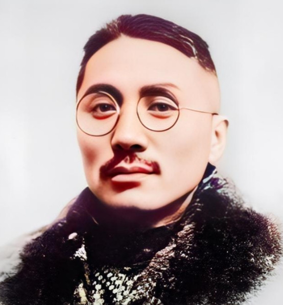 1932年的一天，戴笠花重金获取王亚樵在上海的住址后，带着大批特务破门而入。当戴