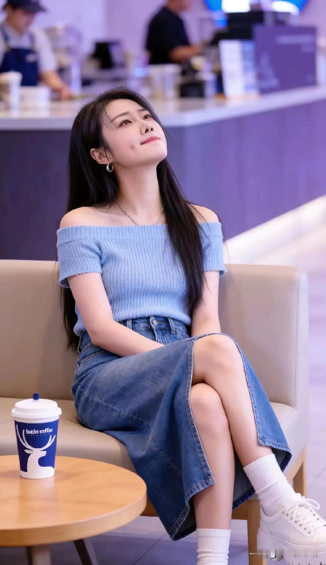 本来很喜欢一个女生，看到她很物质，瞬间好感全无！