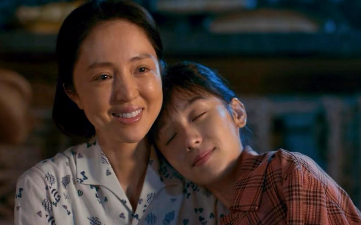 董璇演的妈，真让人心疼！周也演的夏晓兰，一个36岁女高管穿回1983年，开局