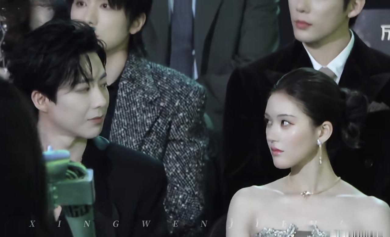 别骂刘宇宁了，他只是在同事面前，做了所有正常人都会做的事。你会在陌生同事和熟络