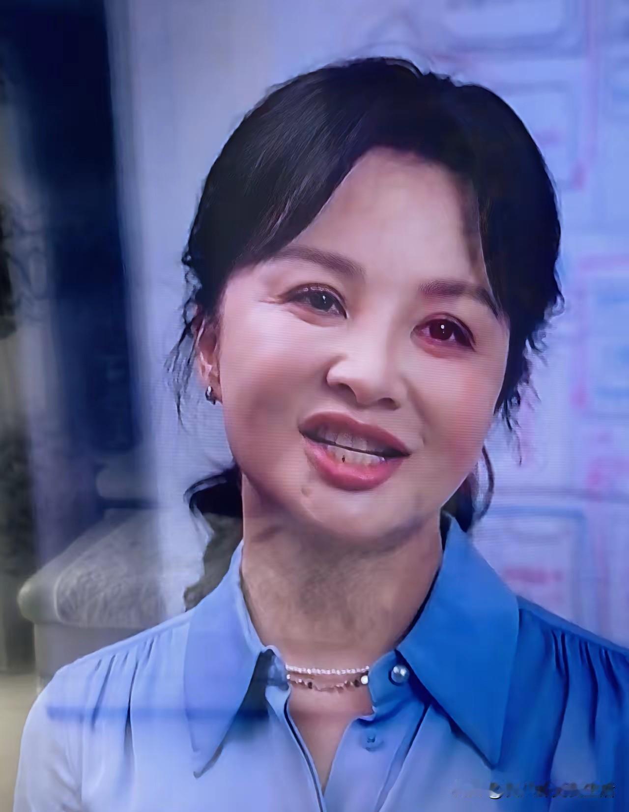 女明星有两个叫陶hong的。同音不同字，一个叫陶红，一个叫陶虹。今天就说说这