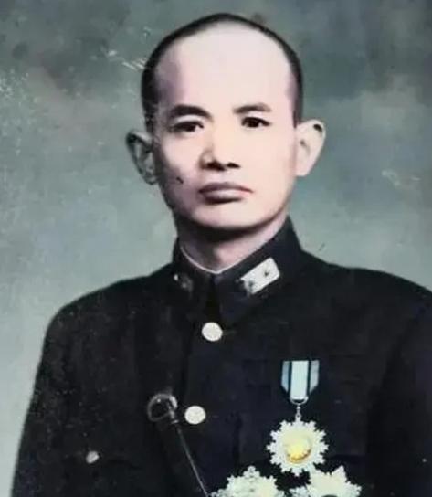 1955年6月5日夜，俞济时在家中把玩手枪的时候走火，子弹射入大腿。这引起了蒋介