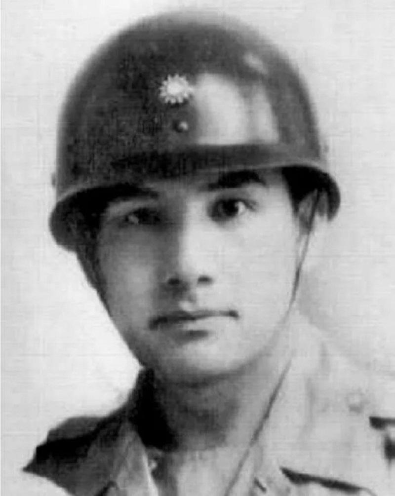 1947年，张灵甫困死在石头山上，把手下叫来，让大家集体自杀。副参谋长李运良