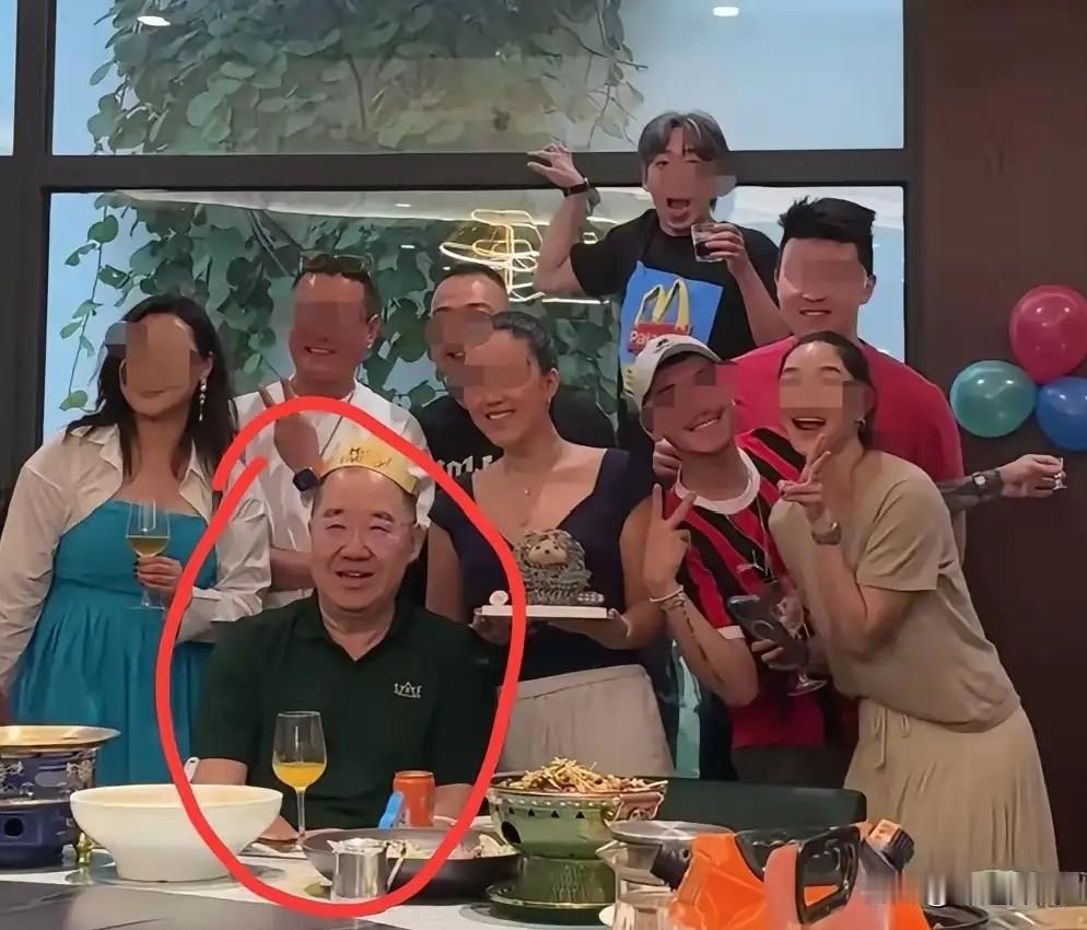 英达给宋丹丹比较还是不如宋丹丹就一点，他就比不过，一个男人最重要是事业！
