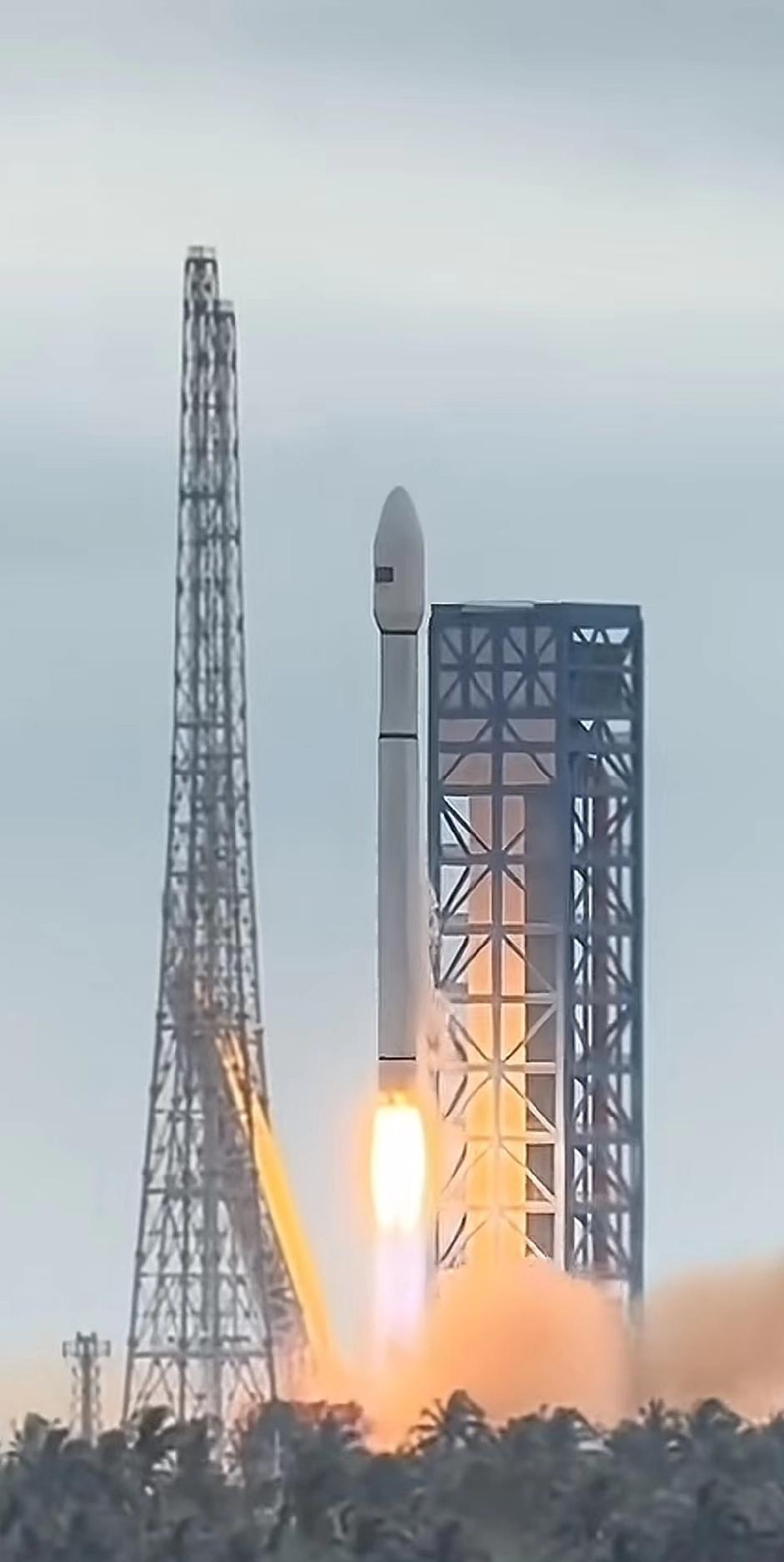 昨晚火箭发射成功商业航天必再次波动俗话说，是骡子是马拉出来遛遛就知道了这回