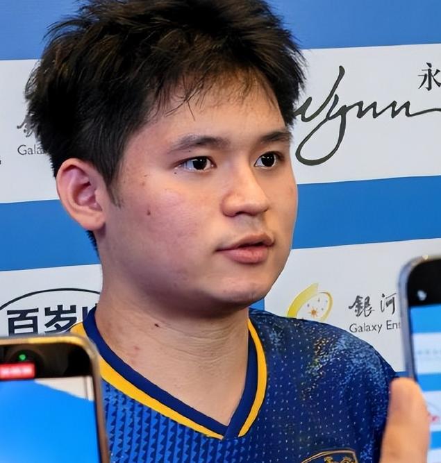 林诗栋在亚运会上一口气拿下三块金牌，本来是大喜事，可荒唐的事情跟着就来了，他妈妈