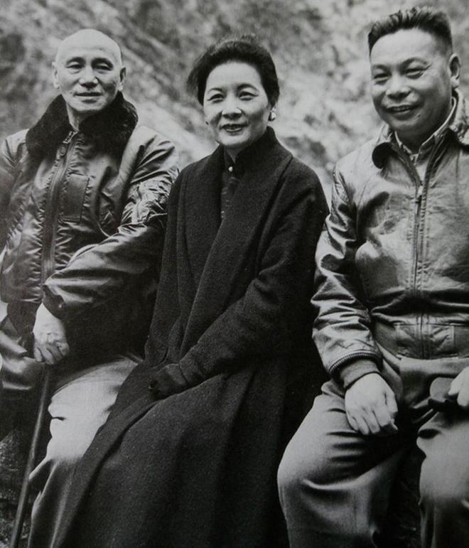 蒋介石去世前，安排了三件事。一是交接班，并强调要复国；二是不要下葬，等待时机迁葬