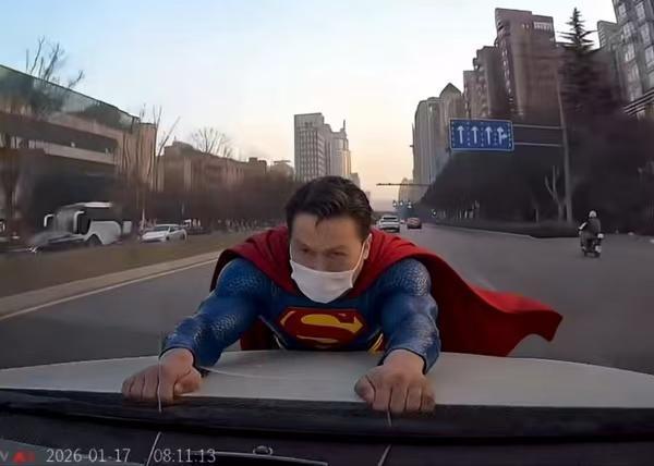 哈哈哈哈大叔你要去拯救世界啦[笑着哭][笑着哭][笑着哭]