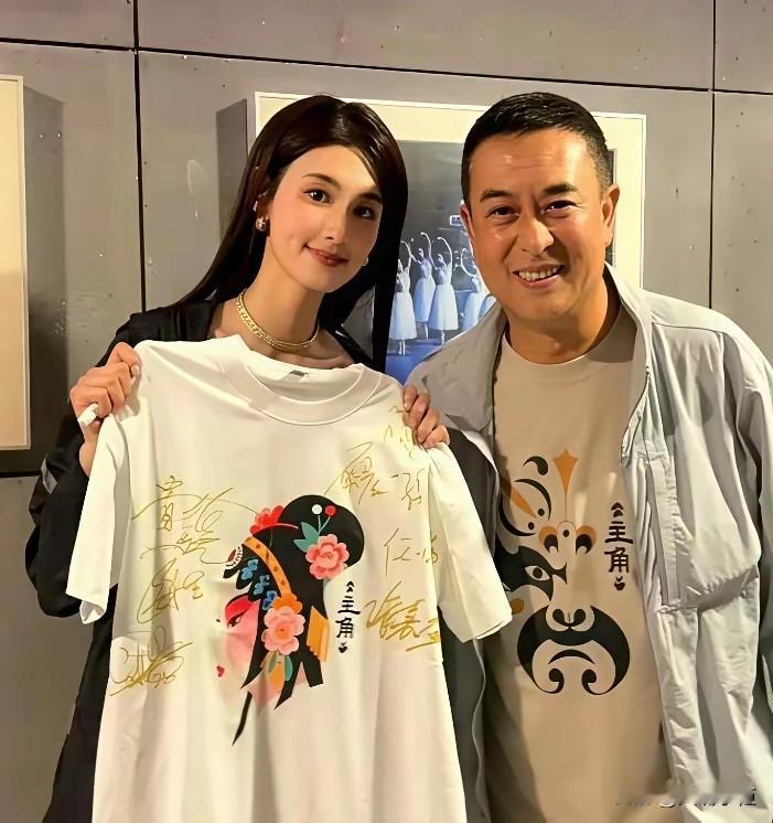张嘉益工作室深夜发文，澄清和韩沛颖的关系。韩沛颖自从在直播间口无遮拦后，不仅