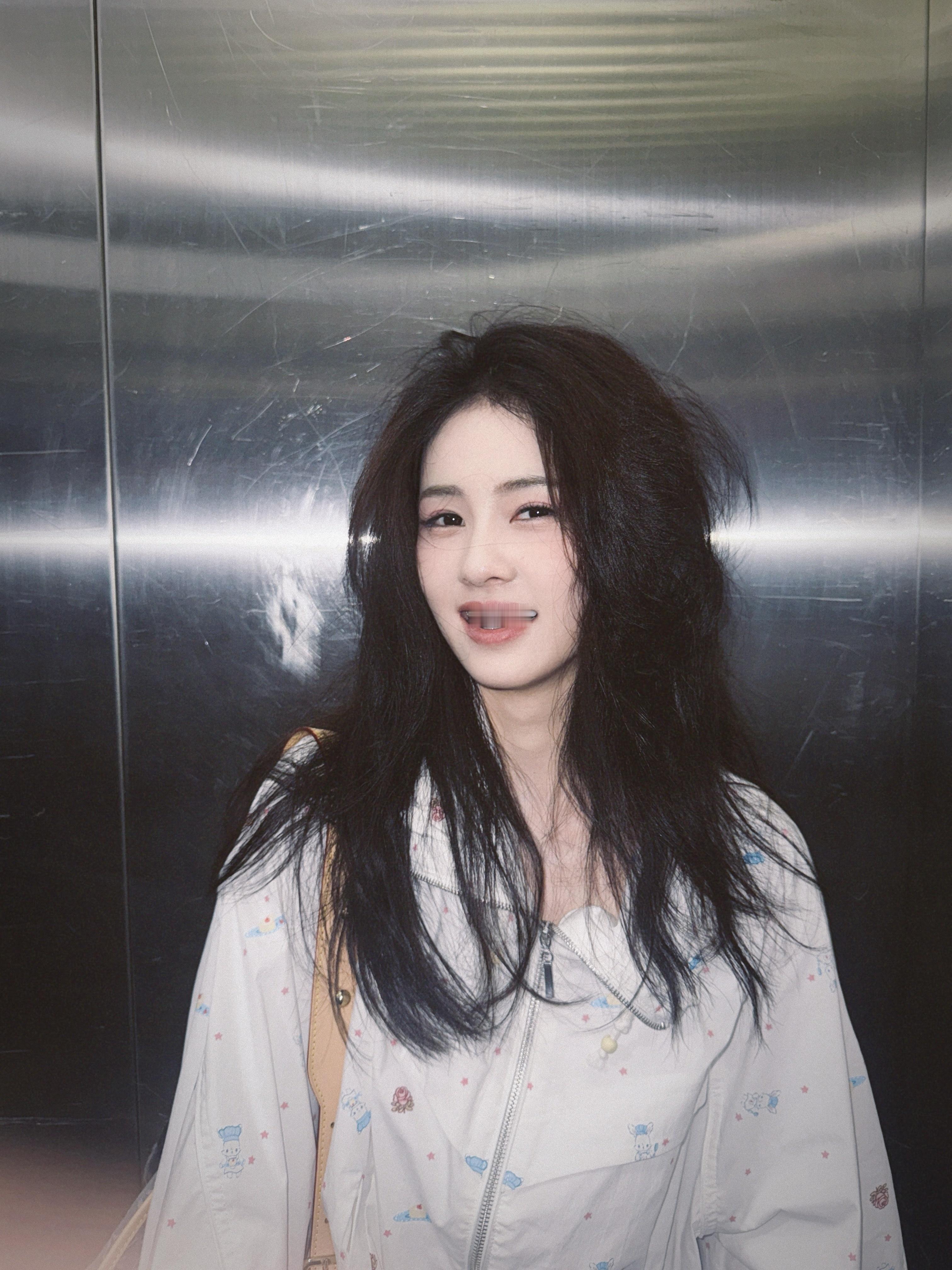 白鹿卢昱晓短视频营业白鹿在复制粘贴的时代，你是手写的诗