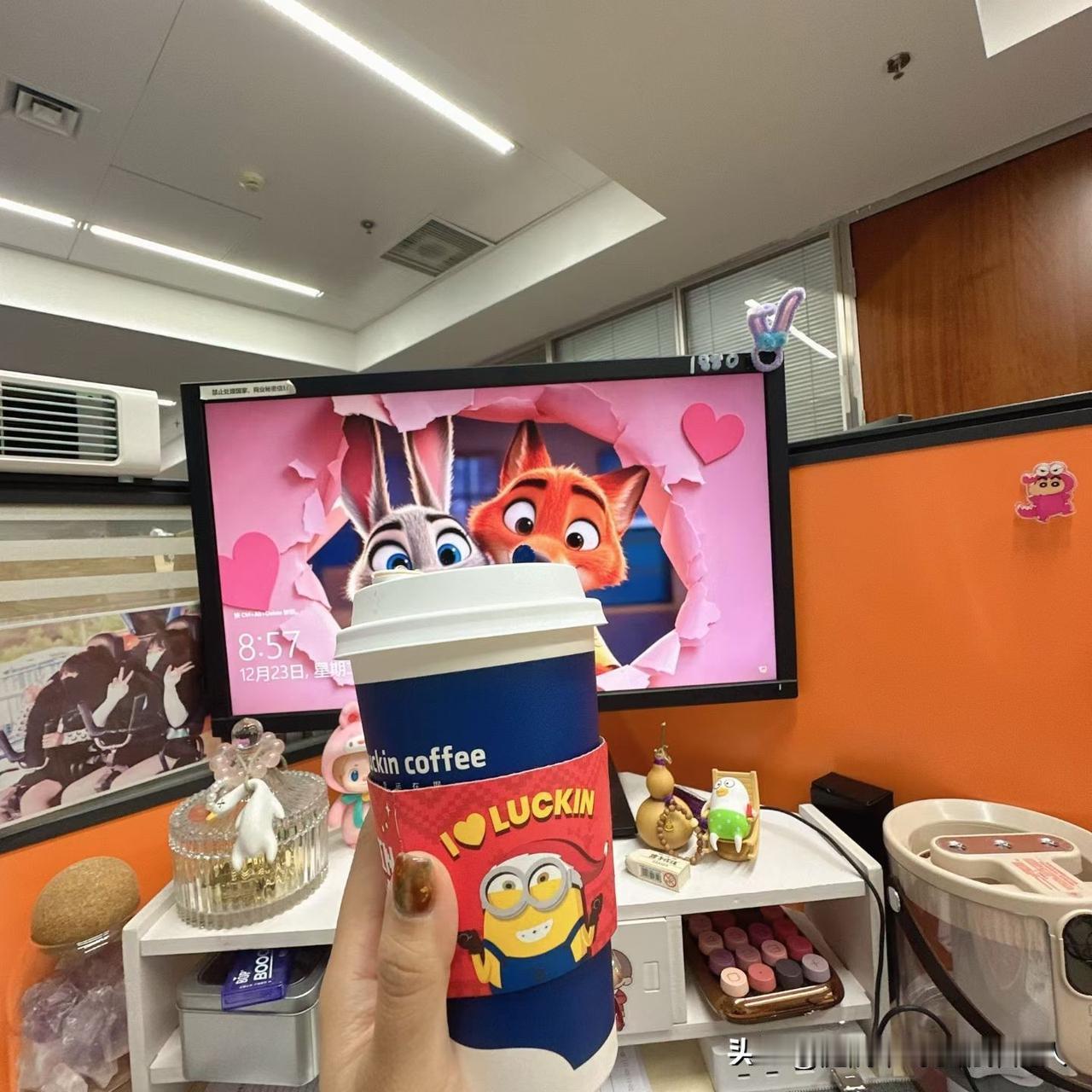 我发现个事，不管是在大公司还是小单位，只要你稍微能干一点，领导好像就默认你永远有