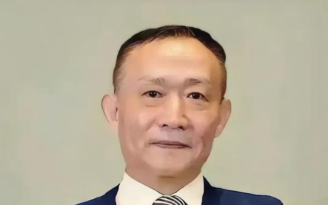 卢麒元这回是真捅了马蜂窝！卢麒元一句“别糊弄公众，别脱离群众”的公开演讲像一