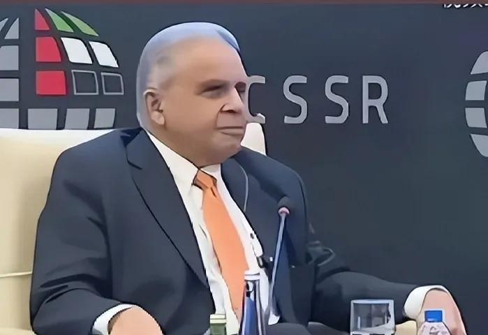 唇亡齿寒，坡县终于有个清醒的专家站出来了。新加坡印度裔专家马凯硕阐明一个观点