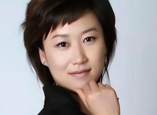 无锡“最美女主持”魏笑，15号刚过完生日，16号领到结婚证，17号却被送进了殡仪