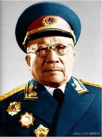 粟裕在华东军事首长排名第几？有人说，粟裕在华东军事首长里面排第三，第一是华东军