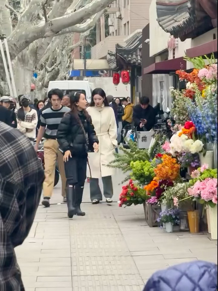 期待成片了上海偶遇于适王玉雯在上海偶遇于适王玉雯拍摄