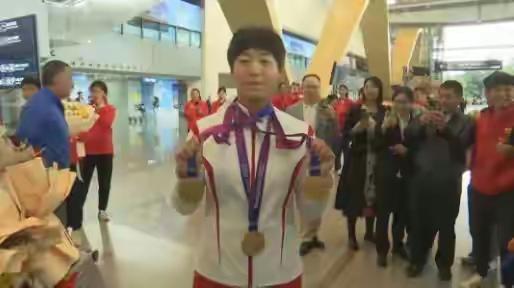 亚运赛场上的冠军，回到家乡后，面对的却可能是一场更艰难的“比赛”。云南姑娘王