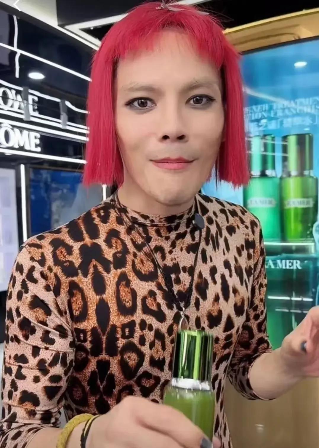 看了宗家争财产大戏我现在完全有理由怀疑向佐，奇装异服、妖魔鬼怪、花里胡哨，完全
