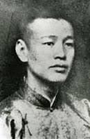 1938年10月24日，中山舰舰长萨师俊右腿被炸飞、左腿左臂均遭巨创，他拒绝撤离