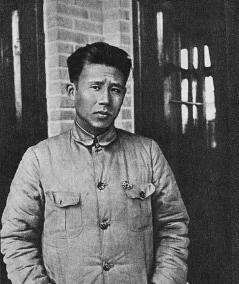 1933年2月，陈赓和廖承志在上海法租界先后被捕，廖承志一副贪生怕死的样子说：“