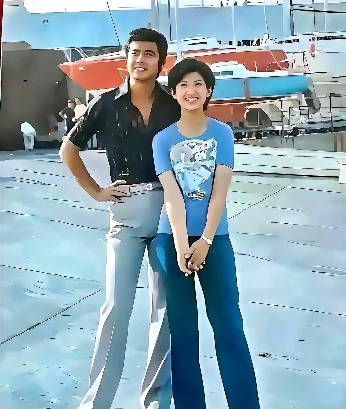 前阵子看《伊豆的舞女》重映，邻座大爷递手帕给老伴，说当年学三浦留那发型，没他帅照