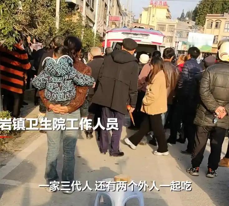 误食"金针菇"，三命殒！贵州毕节野生菌之殇敲响生命警钟11月16日，贵州毕节