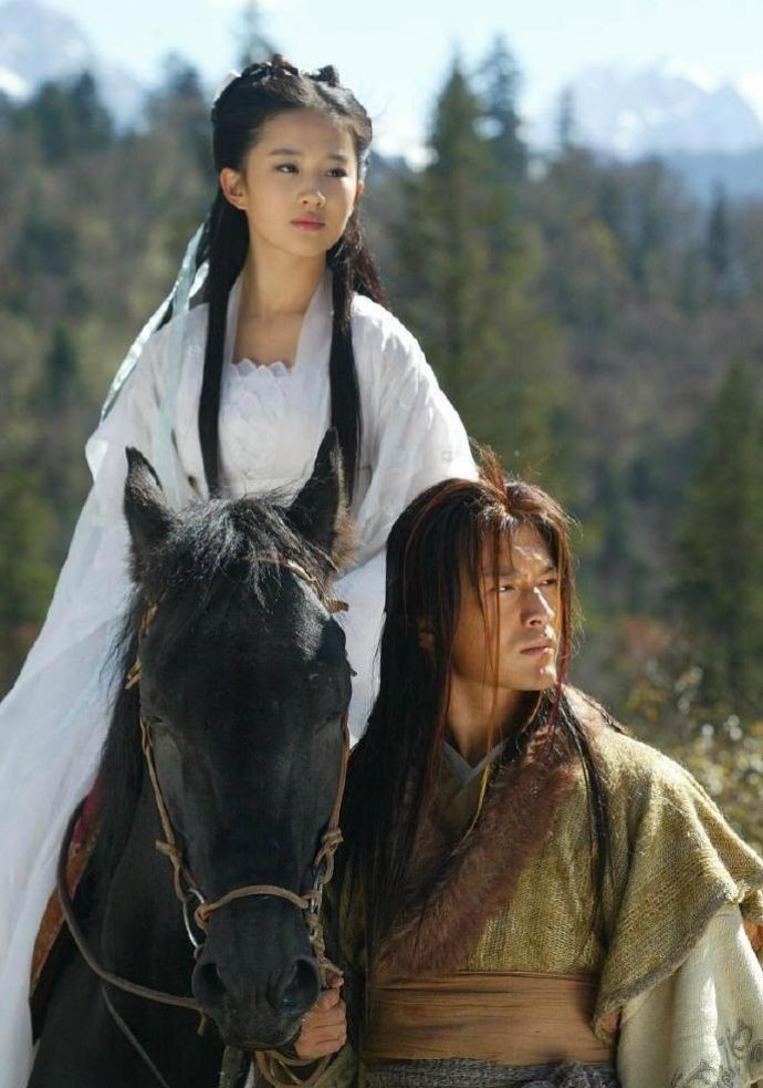 当年看剧的时候怎么没发现小龙女头上居然戴着蝴蝶结