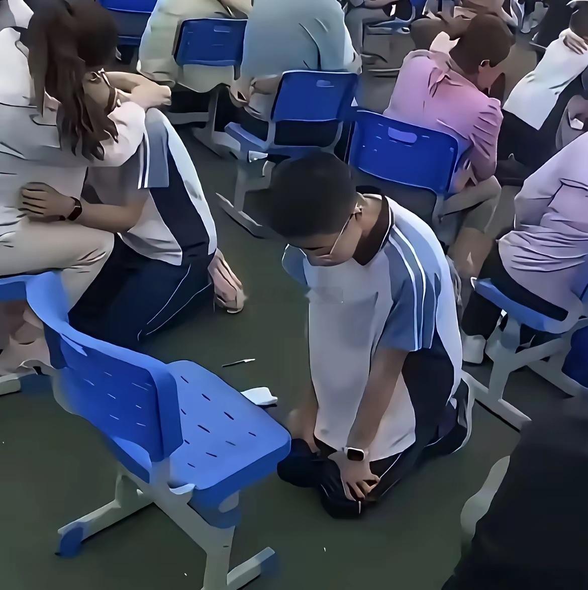 家长看到这一幕会后悔不来吗？