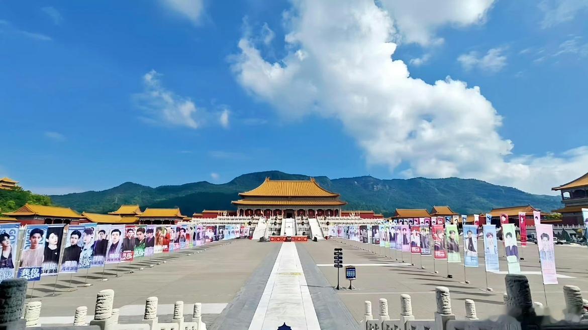 龚俊龚俊不像开机像去登基哈哈哈哈龚俊开机应援像登基哈哈哈哈哈哈你还真别