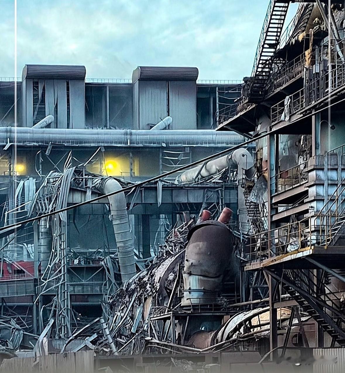 包钢这事儿细琢磨真让人后背发凉。现在这套“降本增效”的玩法，真是被他们玩明