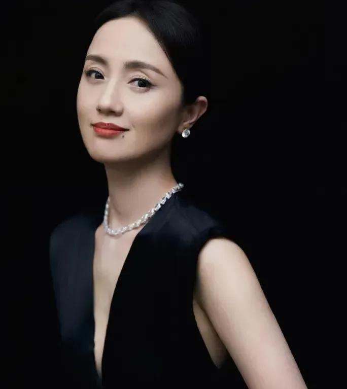 朱媛媛去世，辛柏青的天塌了，李乃文也塌了。那年，辛柏青和李乃文结伴去形体室，
