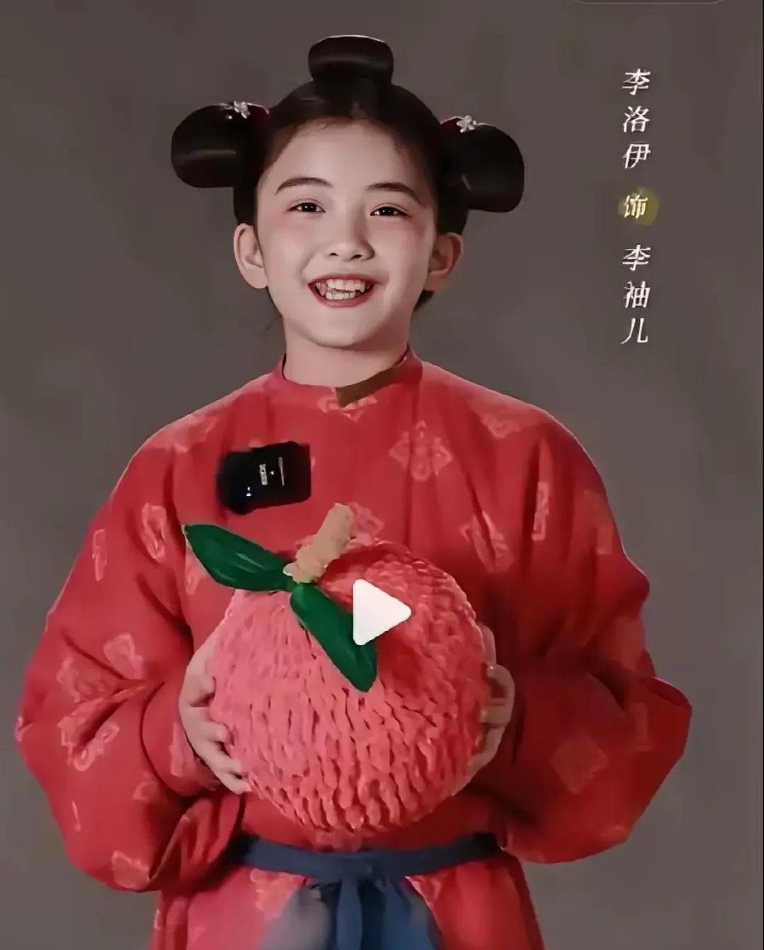 她才是真顶流！9岁演遍顶流女星童年，新剧甜翻雷佳音，身份曝光惊呆全网！雷佳