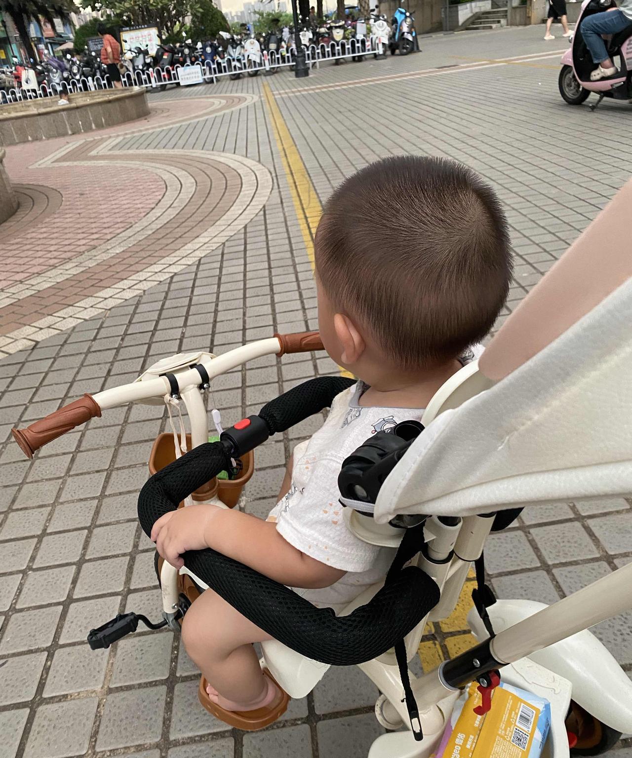 带娃以后才知道：1.一岁以后的宝宝还不说话可以多次引导，加深印象，慢慢的他会学