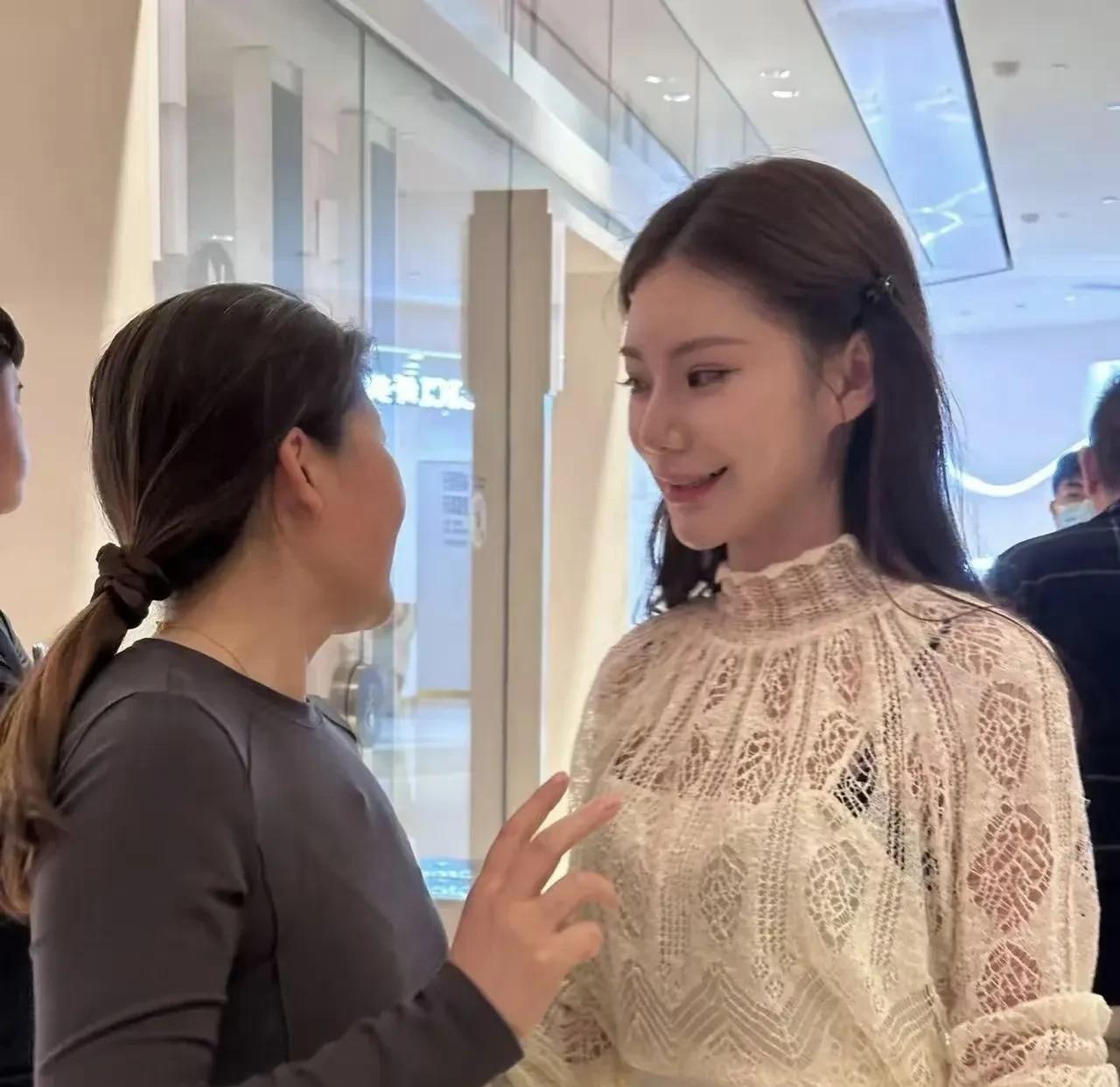 汪小菲马筱梅现在不管是带孩子还是不带孩子都会被部分网友批评，不过有网友毫不同情的