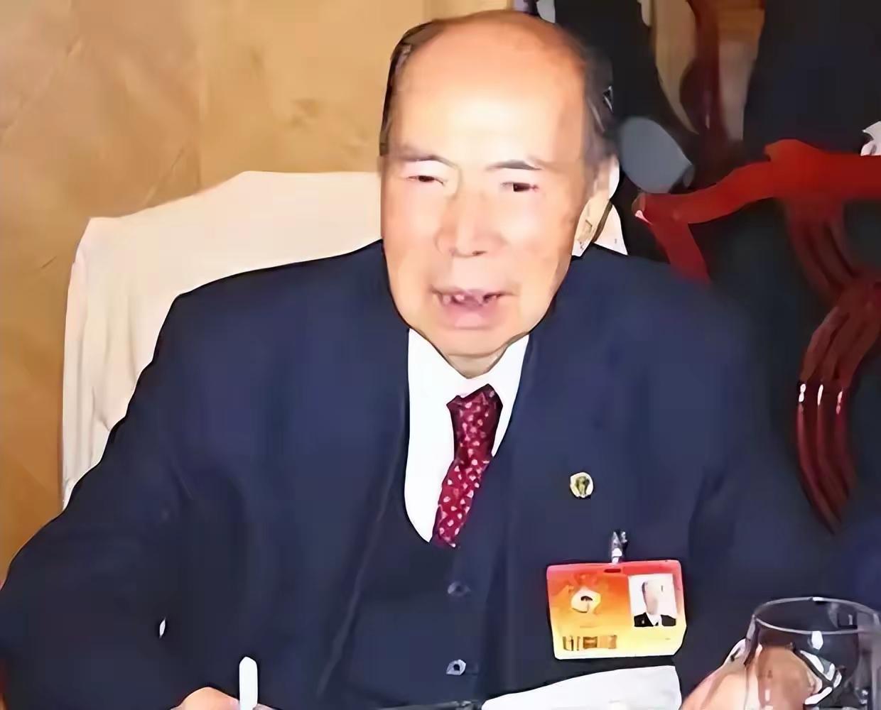 马万祺找到新华社澳门分社社长，说：请向中央反映，澳门必须驻军1999年12月2