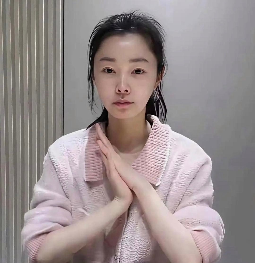 宋轶没化妆照片火了，网友沸腾，鼻子成焦点​