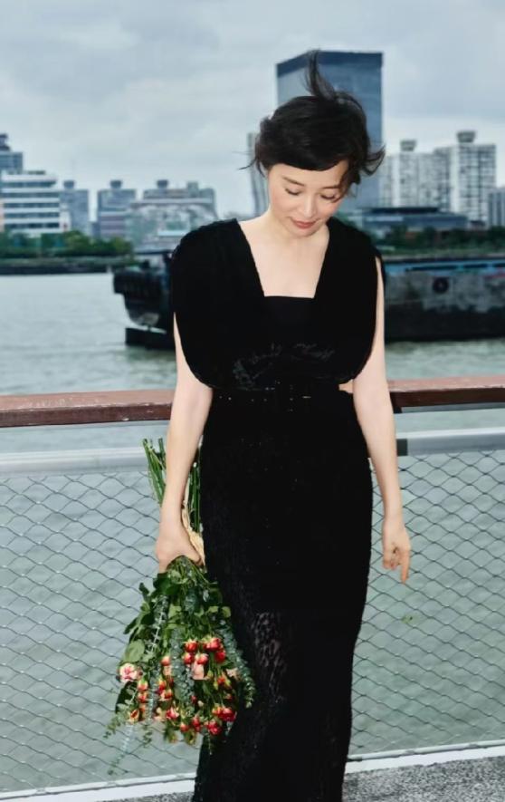 果然姜还是老的辣!我问我妈，陈建斌值不值得原谅？我妈说，一个男人连分手都不敢