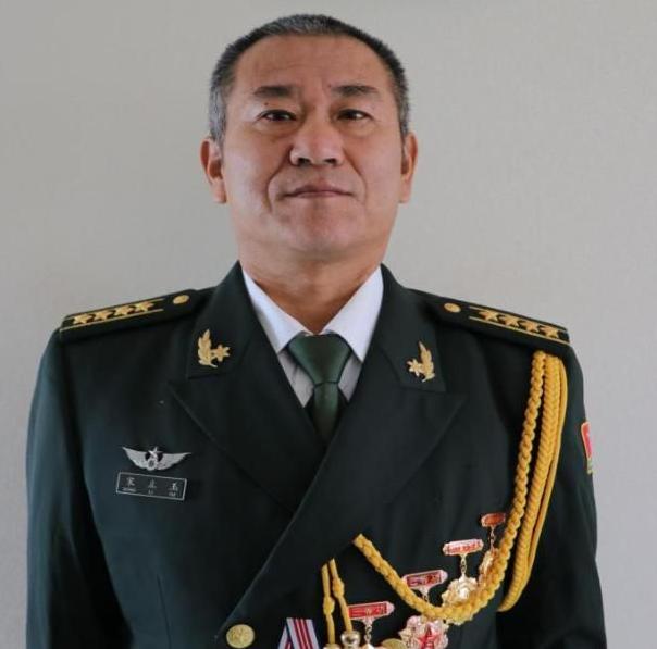 2010年，一辆步战车出现故障，厂家维修报价20万元。就在这时，一名人员检查后说