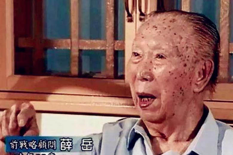 1993年的台北地方法院，98岁的薛岳拄着拐杖慢慢走进法庭。原告席上坐着台北